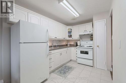 306 - 800 Kennedy Road, Toronto, ON - Indoor Photo Showing Kitchen