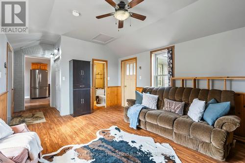 85102 Brussels Line, Huron East (Brussels), ON - Indoor Photo Showing Living Room