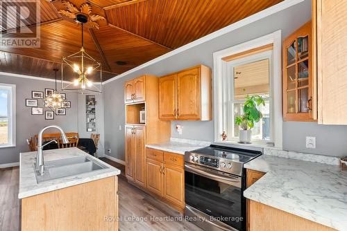 85102 Brussels Line, Huron East (Brussels), ON - Indoor Photo Showing Kitchen