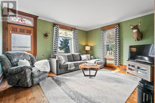 85102 Brussels Line, Huron East (Brussels), ON - Indoor Photo Showing Living Room