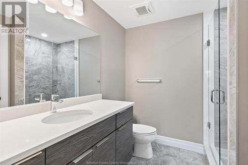 716 Brownstone Unit# 208, Tecumseh, ON - Indoor Photo Showing Bathroom