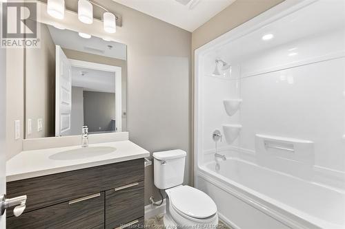 716 Brownstone Unit# 208, Tecumseh, ON - Indoor Photo Showing Bathroom