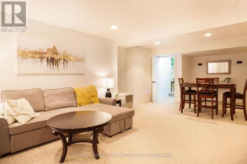 68 Meadowvale Drive, St. Thomas, ON - Indoor Photo Showing Living Room