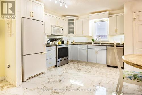 68 Meadowvale Drive, St. Thomas, ON - Indoor Photo Showing Kitchen With Double Sink