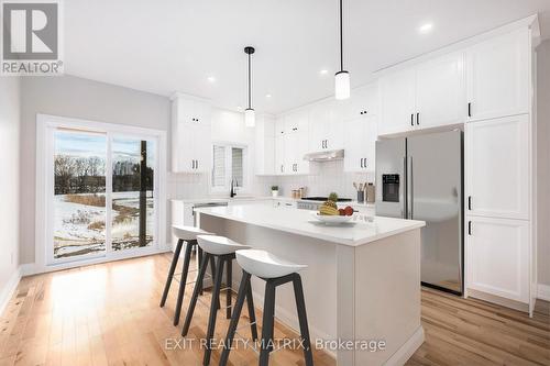 1335 Fribourg Street S, Russell, ON - Indoor Photo Showing Kitchen With Upgraded Kitchen