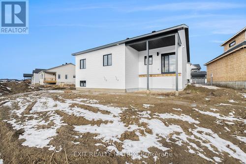 1335 Fribourg Street S, Russell, ON - Outdoor