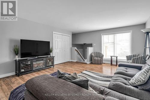 95 French Avenue, South Stormont, ON - Indoor Photo Showing Living Room