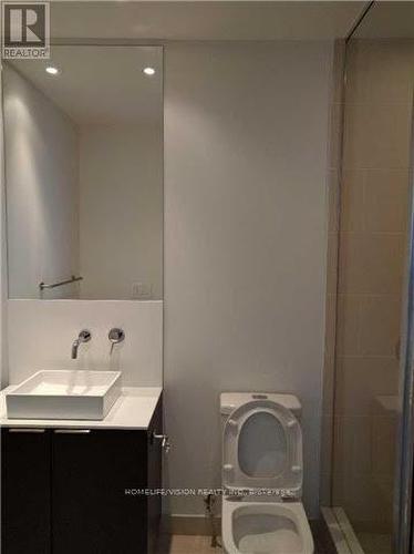 3507 - 159 Dundas Street E, Toronto, ON - Indoor Photo Showing Bathroom