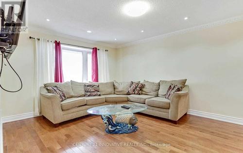 69 Blacktoft Drive, Toronto, ON - Indoor Photo Showing Living Room