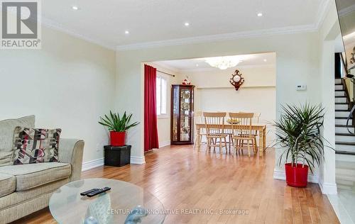 69 Blacktoft Drive, Toronto, ON - Indoor Photo Showing Living Room