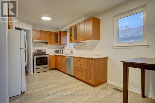 20 Tivoli Court, Toronto, ON - Indoor Photo Showing Kitchen