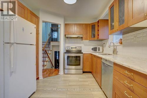 20 Tivoli Court, Toronto, ON - Indoor Photo Showing Kitchen