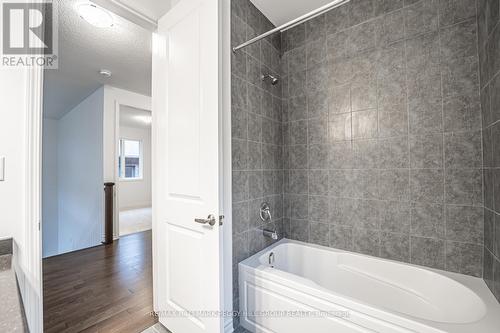 34 Betterridge Trail, Barrie, ON - Indoor Photo Showing Bathroom