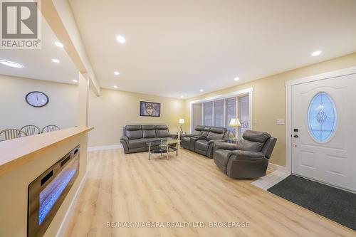 5 Commodore Bay, St. Catharines (444 - Carlton/Bunting), ON - Indoor With Fireplace