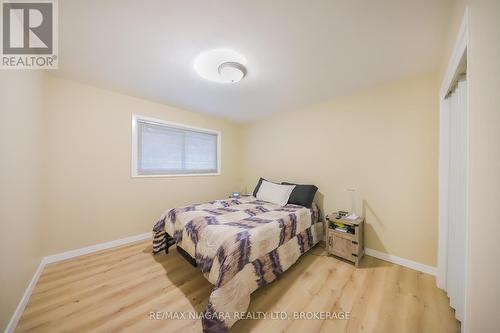 5 Commodore Bay, St. Catharines (444 - Carlton/Bunting), ON - Indoor Photo Showing Bedroom