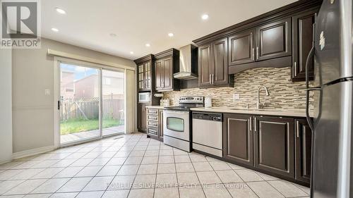 36 Woodside Court, Brampton, ON - Indoor Photo Showing Kitchen With Stainless Steel Kitchen With Upgraded Kitchen