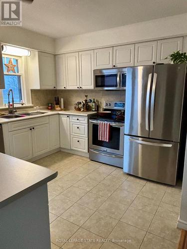 4195 John Street, Lincoln, ON - Indoor Photo Showing Kitchen With Double Sink