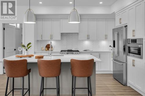 981 Lochness Street, Kelowna, BC - Indoor Photo Showing Kitchen With Upgraded Kitchen