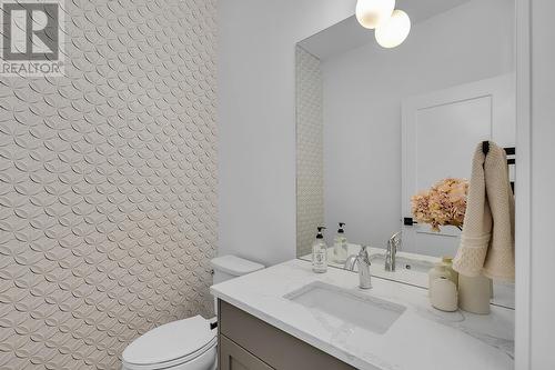 981 Lochness Street, Kelowna, BC - Indoor Photo Showing Bathroom