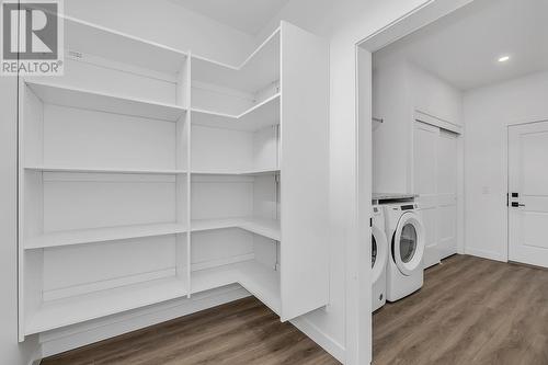 981 Lochness Street, Kelowna, BC - Indoor Photo Showing Laundry Room