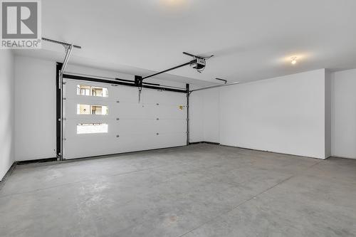 981 Lochness Street, Kelowna, BC - Indoor Photo Showing Garage