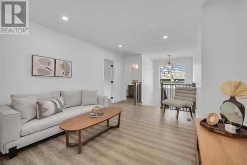 981 Lochness Street, Kelowna, BC - Indoor Photo Showing Living Room