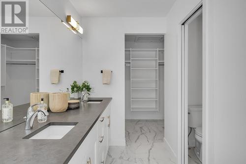 981 Lochness Street, Kelowna, BC - Indoor Photo Showing Bathroom