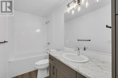 981 Lochness Street, Kelowna, BC - Indoor Photo Showing Bathroom