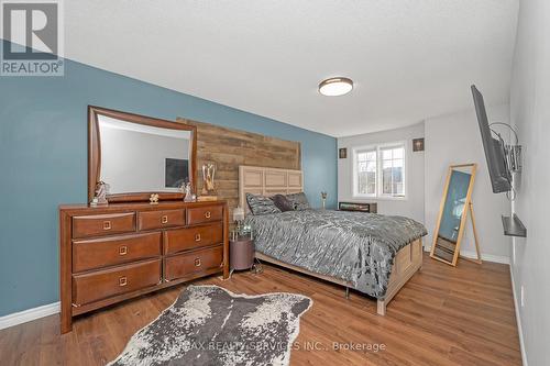 25 Westvillage Drive, Hamilton, ON - Indoor Photo Showing Bedroom