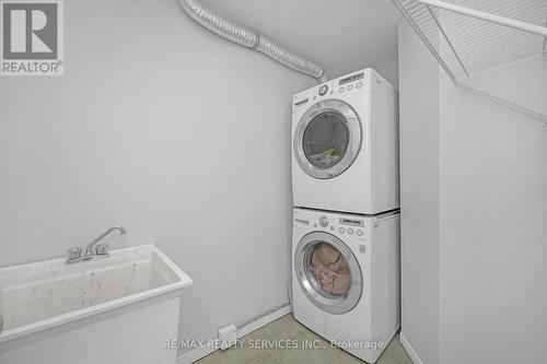 25 Westvillage Drive, Hamilton, ON - Indoor Photo Showing Laundry Room