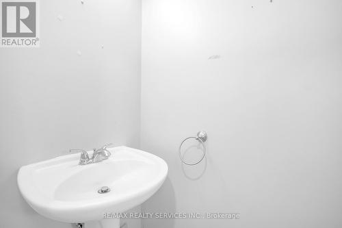 25 Westvillage Drive, Hamilton, ON - Indoor Photo Showing Bathroom