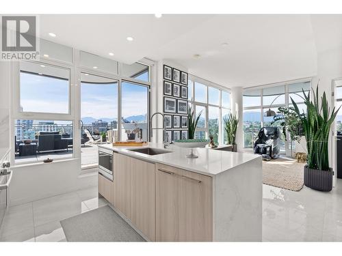 2301 5311 Goring Street, Burnaby, BC - Indoor Photo Showing Kitchen With Upgraded Kitchen