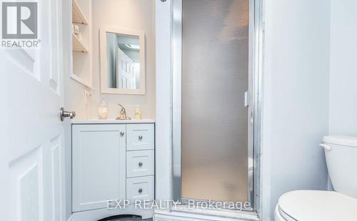 # Upper - 109 Fontainbleau Drive, Toronto, ON - Indoor Photo Showing Bathroom