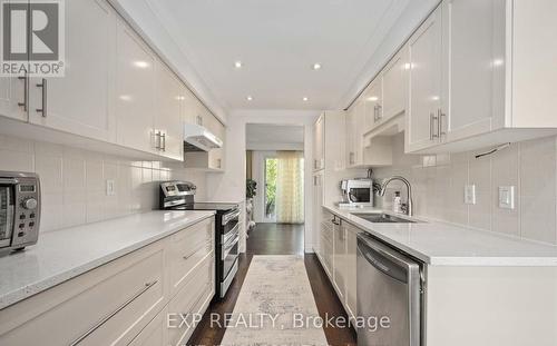 # Upper - 109 Fontainbleau Drive, Toronto, ON - Indoor Photo Showing Kitchen With Upgraded Kitchen