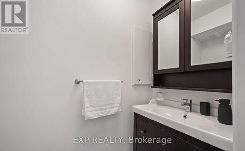 # Upper - 109 Fontainbleau Drive, Toronto, ON - Indoor Photo Showing Bathroom