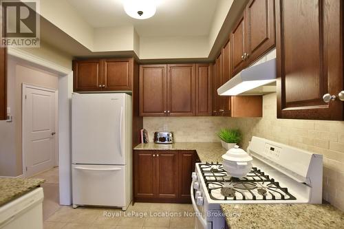 32 Sandy Coast Crescent, Wasaga Beach, ON - Indoor Photo Showing Kitchen