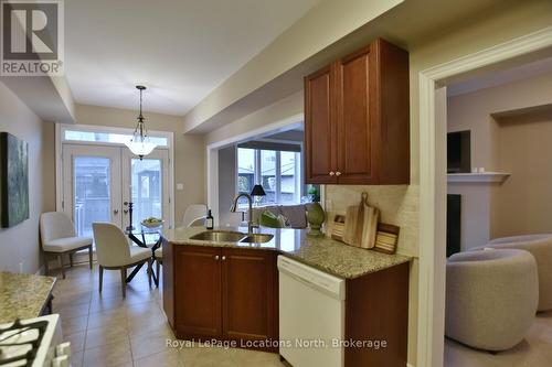 32 Sandy Coast Crescent, Wasaga Beach, ON - Indoor Photo Showing Kitchen With Double Sink