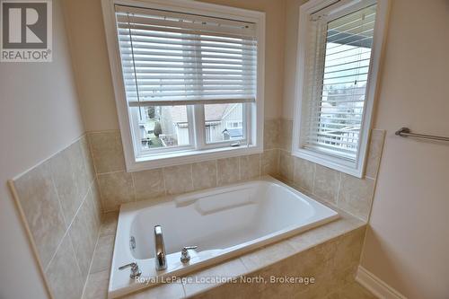 32 Sandy Coast Crescent, Wasaga Beach, ON - Indoor Photo Showing Bathroom