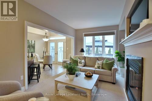 32 Sandy Coast Crescent, Wasaga Beach, ON - Indoor Photo Showing Living Room