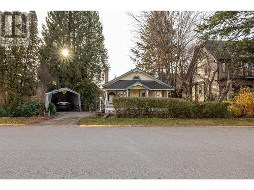 621 Elliot Avenue, Kelowna, BC - Outdoor