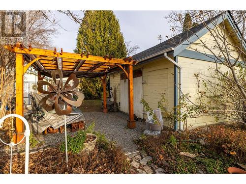 621 Elliot Avenue, Kelowna, BC - Outdoor