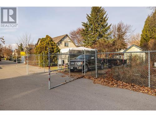 621 Elliot Avenue, Kelowna, BC - Outdoor