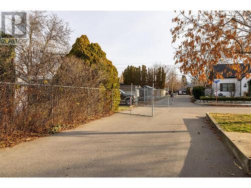 621 Elliot Avenue, Kelowna, BC - Outdoor