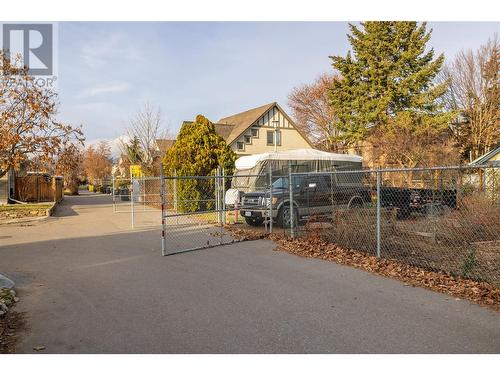 621 Elliot Avenue, Kelowna, BC - Outdoor