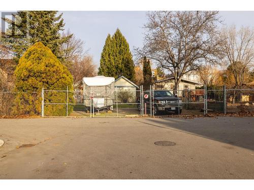 621 Elliot Avenue, Kelowna, BC - Outdoor