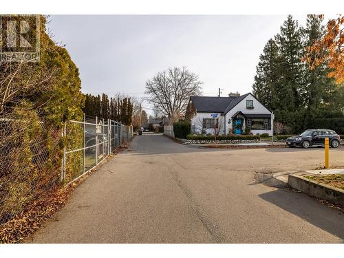 621 Elliot Avenue, Kelowna, BC - Outdoor