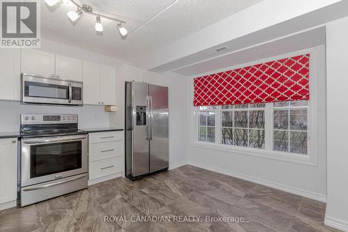 211 - 2055 Appleby Line, Burlington, ON - Indoor Photo Showing Kitchen