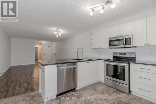 211 - 2055 Appleby Line, Burlington, ON - Indoor Photo Showing Kitchen