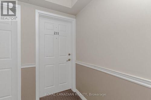 211 - 2055 Appleby Line, Burlington, ON - Indoor Photo Showing Other Room