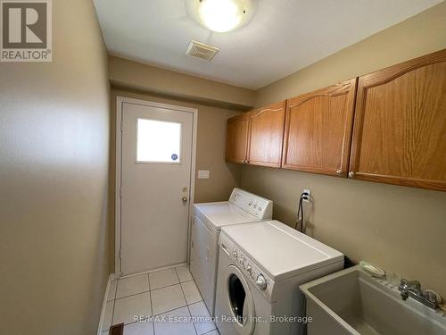 454 Pondview Place, Oakville (Iroquois Ridge North), ON - Indoor Photo Showing Laundry Room